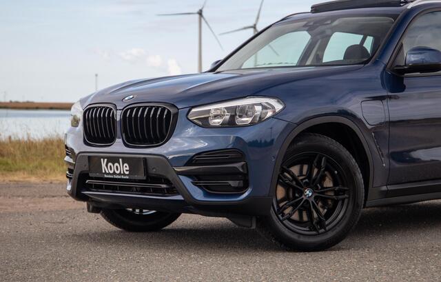 BMW X3 xDrive30e Executive BLACK LINE / PANORAMA DAK / CARPLAY / LEER / STOELVERWARMING / CAMERA