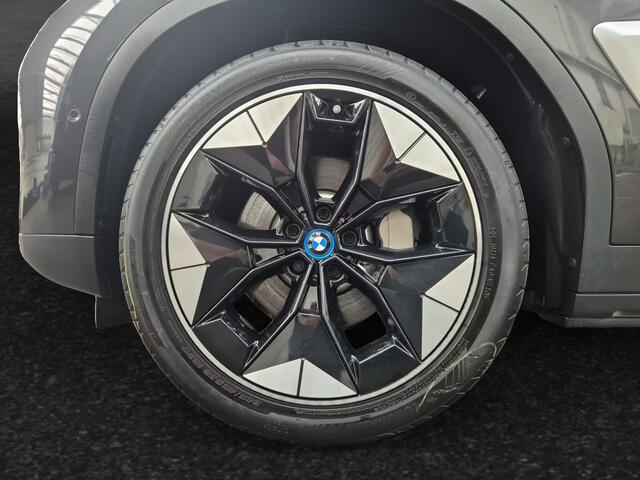 BMW X3 iX3 80 kWh (210kW/286pk) ** LED, LEDER, PANO, TREKH, H&K SOUND, 20-inch LMV ** 1e EIG - Slechts 36.600km. ** ** INFORMEER OOK NAAR ONZE AANTREKKELIJKE FINANCIAL-LEASE TARIEVEN **