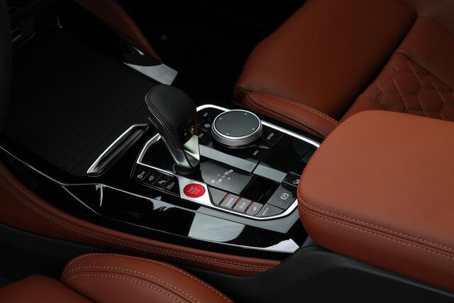 BMW X4 M Competition Automaat / Panoramadak / Trekhaak / M Sportstoelen / Adaptieve LED / Comfort Access / Parking Assistant Plus / M Compound remsysteem
