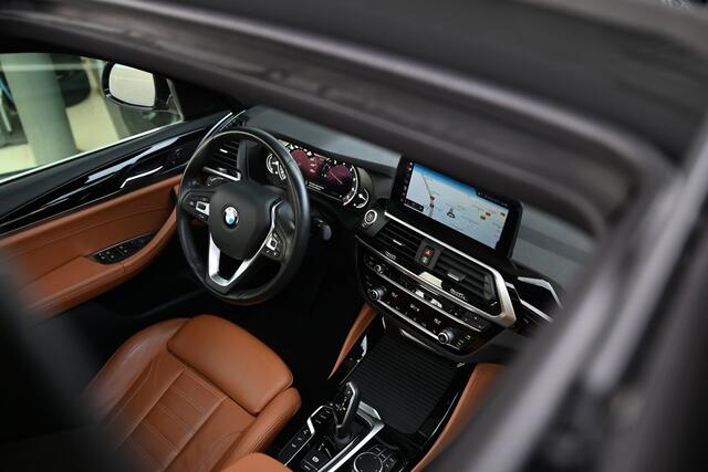 BMW X4 xDrive20i High Executive xLine Automaat / Trekhaak / Panoramadak / Sportstoelen / M Sportonderstel / LED / Parking Assistant Plus / Stoelverwarming / Navigatiesysteem Professional