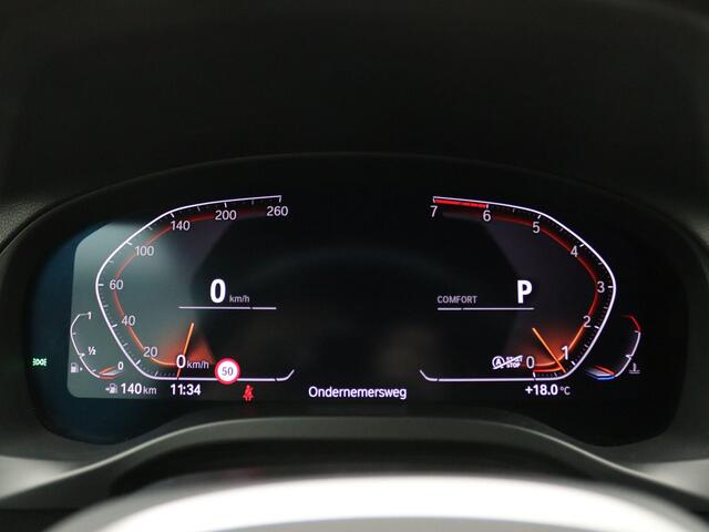 BMW X4 xDrive20i High Executive 184PK Aut8 M-Sport, Trekhaak, Memorystoel, Stoelverwarming, Adaptieve Cruise Controle, Head-Up Display, Keyless, Elektr. Achterklep, 18" LM Velgen