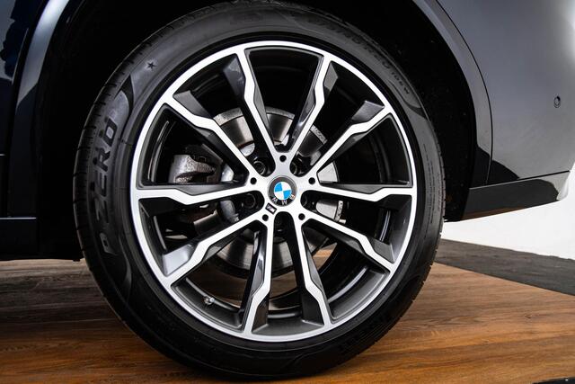 BMW X4 xDrive20i M Sport - Trekhaak - Panoramadak - Head up - Harman Kardon - Driving/parking Assistant Plus - Elektrisch verwarmde voorstoelen - Comfort Access - Sportstoelen - Active Protection -