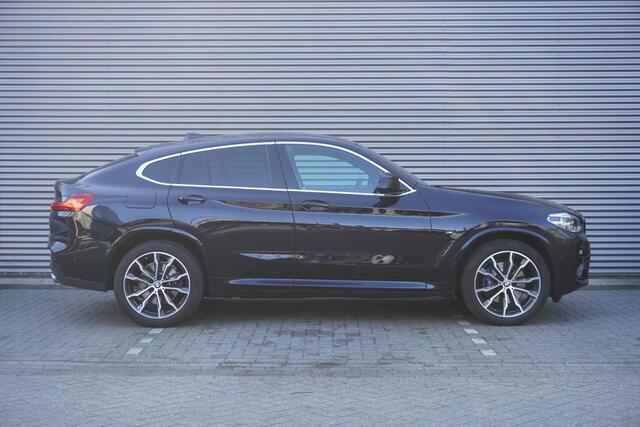 BMW X4 xDrive30i High Executive | 20 inch LM M Dubbelspaak | Trekhaak met elektrisch wegklapbare kogel | HiFi System | BMW Head-Up Display | Achteruitrijcamera