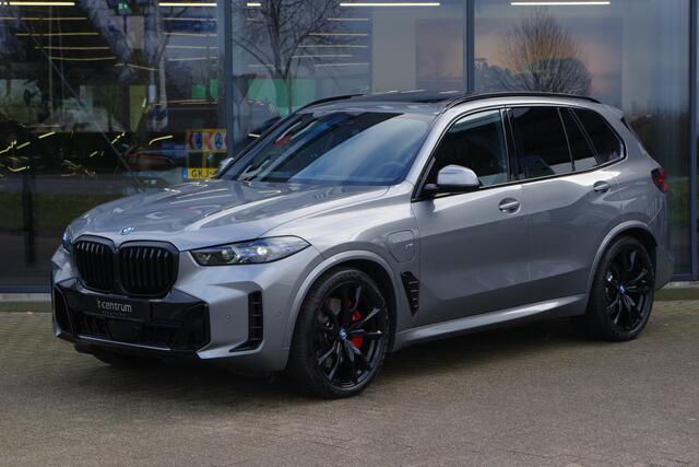 BMW X5 xDrive50e 490 PK M-Sport Pro, Panoramadak, Elek. Trekhaak, Head-Up Display, Harman / Kardon Sound, Iconic Glow