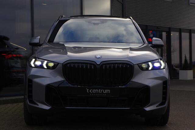 BMW X5 xDrive50e 490 PK M-Sport Pro, Panoramadak, Elek. Trekhaak, Head-Up Display, Harman / Kardon Sound, Iconic Glow