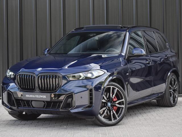 BMW X5 xDrive50e M-SPORT PRO | PANORAMADAK | ACHTERAS BESTURING | ACTIVE CRUISE CONTROL | COMFORT STOELEN | HEAD UP | IONIC GLOW | HARMAN KARDON | 360 CAMERA | ELEKTR. TREKHAAK | SOFT CLOSE | ALCANTARE HEMEL | STOELVERWARMING V+A