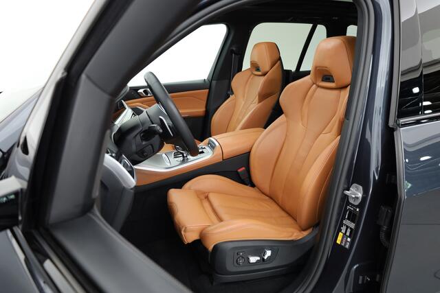 BMW X5 xDrive45e M Sport | Pano | SkyLounge | Info. Achter | Soft close | HUD | M Competition stoelen | Laser