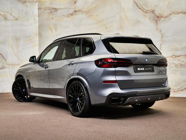 BMW X5 xDrive50e M Sport Pro, M Stoelen, Sky Lounge Pano, 4-wielbest., luchtv., CraftedClarity, carbon, H/K, massage, 22", tr.haak, softclose, privacy