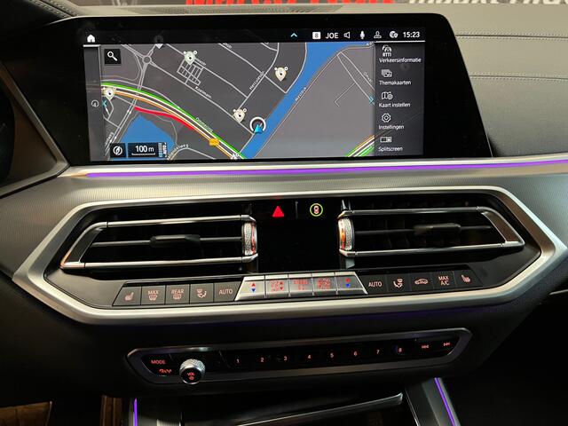 BMW X5 xDrive45e M-Sport 394 PK Automaat / Luchtvering / Head-Up / Harman-Kardon / Panoramadak / Navigatie / Laser Led Light / Camera / Trekhaak / M Carbon Black / Park Assist / 1e Eigenaar!