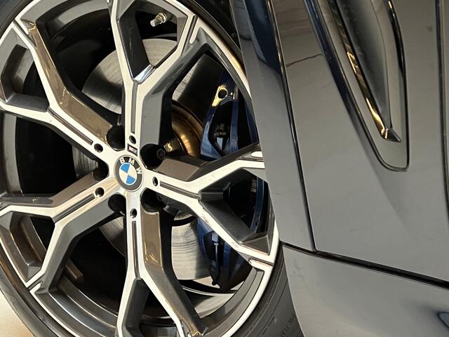 BMW X5 xDrive45e M-Sport 394 PK Automaat / Luchtvering / Head-Up / Harman-Kardon / Panoramadak / Navigatie / Laser Led Light / Camera / Trekhaak / M Carbon Black / Park Assist / 1e Eigenaar!