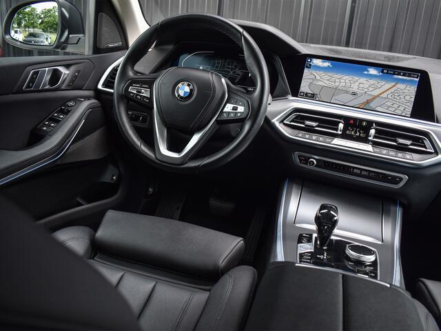 BMW X5 xDrive45e | ACTIVE CRUISE CONTROL | HARMAN KARDON AUDIO | ACHTERUITRIJCAMERA | LUCHTVERING | AMBIANCE SFEERVERLICHTING | DEALER ONDERHOUDEN