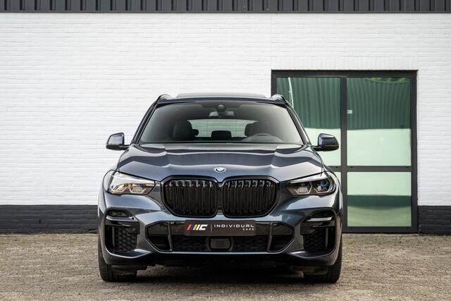 BMW X5 xDrive45e M-Sport 4-Wielsturing B&W Carbon Laser