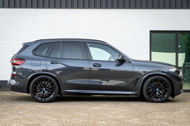 BMW X5 xDrive45e M-Sport 4-Wielsturing B&W Carbon Laser