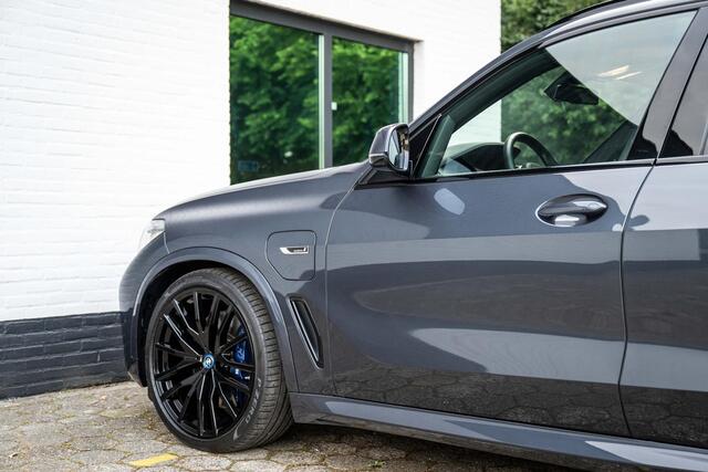 BMW X5 xDrive45e M-Sport 4-Wielsturing B&W Carbon Laser