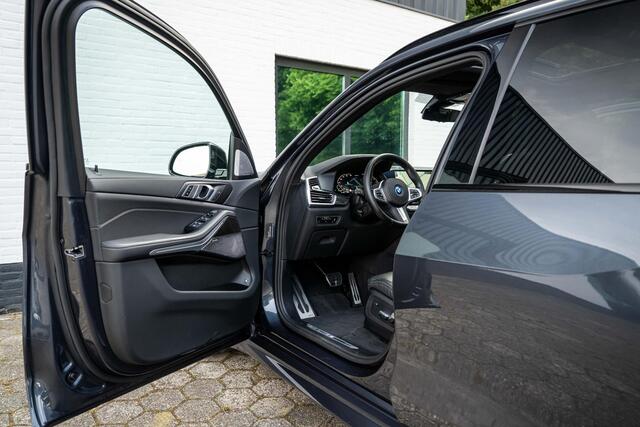 BMW X5 xDrive45e M-Sport 4-Wielsturing B&W Carbon Laser