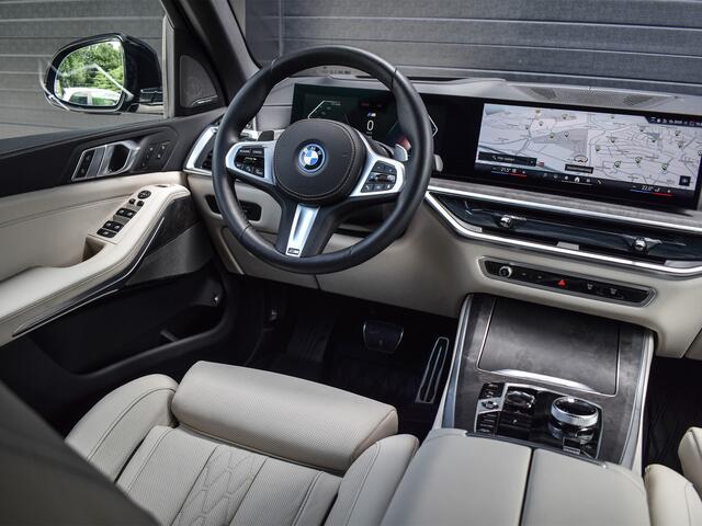BMW X5 xDrive50e | M-SPORT | COMFORT ACCESS | SOFT-CLOSE | TREKHAAK | PANORAMADAK -SKY LOUNGE | MASSAGE STOELEN | ACOUSTIC GLASS | 4-ZONE CLIMATE | AMBIANCE INTERIEUR | AMBIENT AIR | DRIVING ASSISTANT PROF. | HARMAN/KARDON | DAB+ | INNOTVATION PACK | EXCLUSIVE