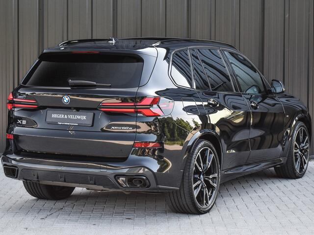 BMW X5 xDrive50e | M-SPORT | COMFORT ACCESS | SOFT-CLOSE | TREKHAAK | PANORAMADAK -SKY LOUNGE | MASSAGE STOELEN | ACOUSTIC GLASS | 4-ZONE CLIMATE | AMBIANCE INTERIEUR | AMBIENT AIR | DRIVING ASSISTANT PROF. | HARMAN/KARDON | DAB+ | INNOTVATION PACK | EXCLUSIVE