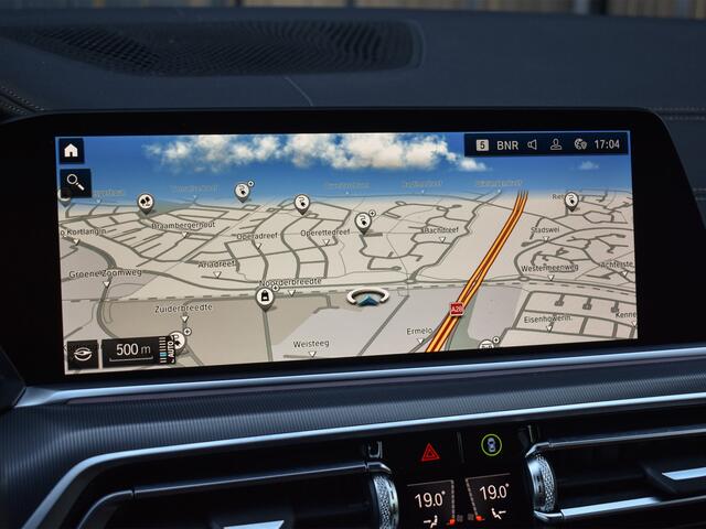 BMW X5 xDrive45e HIGH EXECUTIVE | M-SPORT | LUCHTVERING | AMBIANCE INTERIEUR | PANORAMADAK | TREKHAAK | COMFORT ACCESS | SPORT BRAKE | BMW LASER | 360 CAMERA | HEAD-UP | HARMAN/KARDON | NIGHT VISION | COMFORT SEATS | TREKHAAK