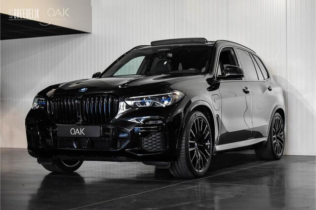 BMW X5 xDrive45e M-Sport | Live Cockpit | Panorama SkyLounge | H&K | 360 Camera | Leder | Trekhaak | Head-Up | ACC | 22" | Saphire Zwart