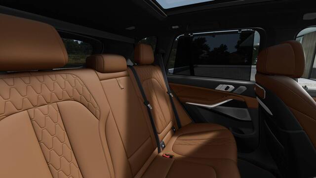 BMW X5 xDrive50e High Executive M Sport Automaat / Panoramadak Sky Lounge / Trekhaak / Massagefunctie / Bowers & Wilkin / Soft-Close / Adaptieve LED / Active Steering