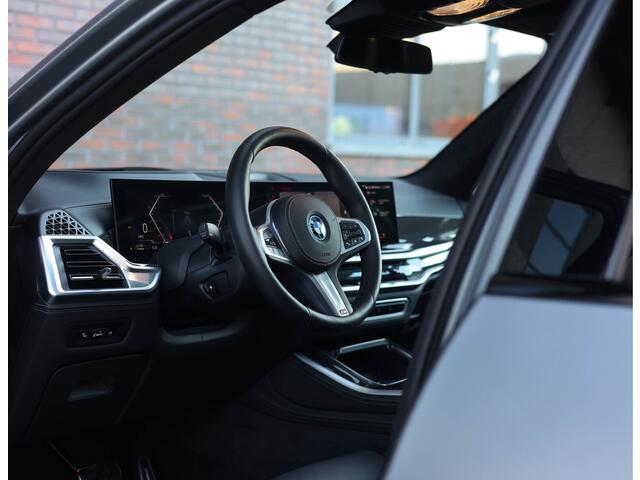 BMW X5 50e xDrive | Frozen - SkyLounge - B&W