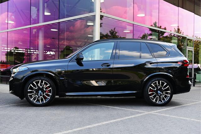 BMW X5 xDrive50e High Executive M Sport / Panoramadak / Trekhaak / Adaptief onderstel / Massagefunctie / Adaptieve LED / Parking Assistant Professional / Gesture Control / Comfort Access / Harman Kardon