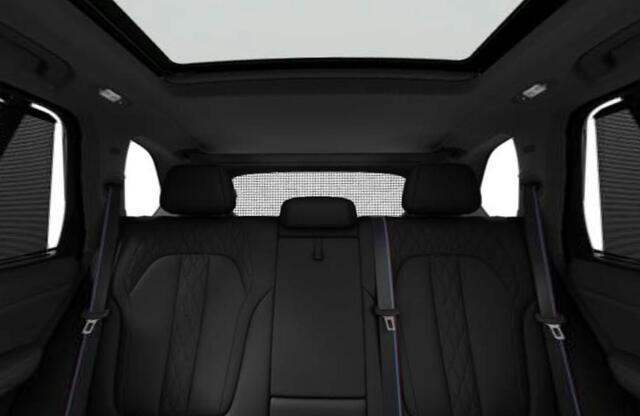 BMW X5 xDrive50e M-sport - Panoramadak - 22 inch - Comfortstoelen - Active Steering - Trekhaak - Harman Kardon - Merino Leder - Comfort Access - Parking Assistant Professional - Driving Assistant Professional