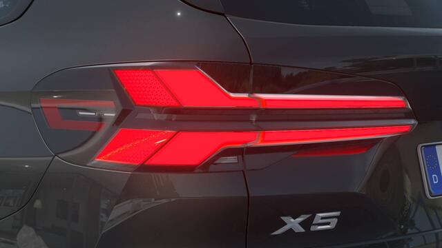BMW X5 xDrive50e High Executive M Sport Automaat / Panoramadak Sky Lounge / Trekhaak / Massagefunctie / Parking Assistant Professional / Soft-Close / Active Steering