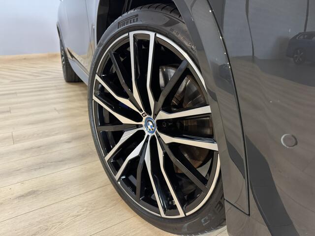 BMW X5 xDrive45e High Executive M-Sport pakket Dravitgrau Metallic Airco ECC | Achterwiel Besturing | Panorama | Trekhaak | Soft Close | Luchtvering | Stoel Ventilatie | Beker Verwarming\Verkoeling | Isofix