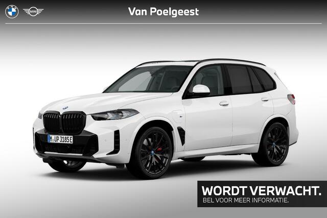 BMW X5 xDrive50e M-Sport Pro 22 Inch / Comfort Acces / Soft Close / Electrische Zwenkhaak / Ionic Glow / Shadow Line Koplampen / Glazen Schuifdak / Getinte Ramen Achter / Stoelventilatie / Stoelverwarming Voor & Achter / Adaptieve Led Koplampen / Driving Assista