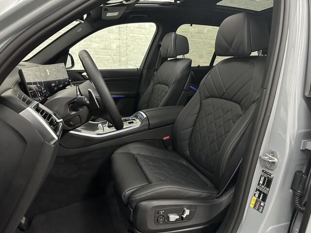 BMW X5 50e M-Sport Pro | 360 Camera | ACC | Panorama | Carbon | Head-Up | Trekhaak | Harman-Kardon | Memory | 22 inch | Comfortstoelen | Stoelverwarming V+A | Keyless-Entry | M-Gordels | Iconic-Glow | Stuurverwarming | ISO-Glas | Luchtvering | Zonwering | Carpla