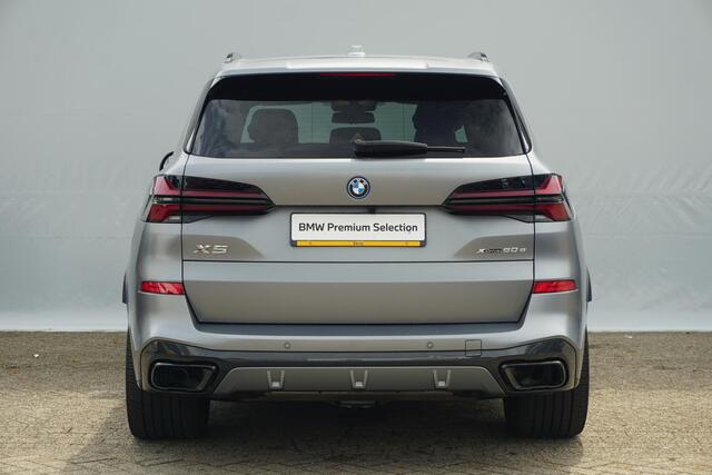 BMW X5 xDrive50e M Sport Pro | Luchtvering / Trekhaak / Memory Stoelen / Warmtecomfort Pack / Comfort Access / 22 Inch /