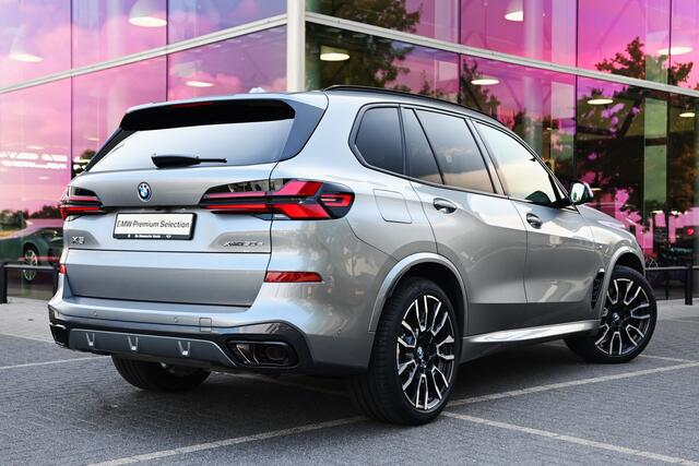 BMW X5 xDrive50e M Sport Automaat / Panoramadak / Trekhaak / Head Up / Harman Kardon / Memory / Adaptive LED / Driving Assistant Pro / Parking Assistant Pro / 21" LMV