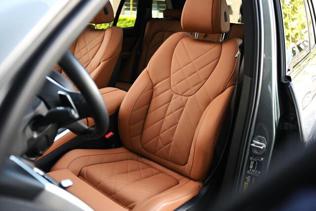 BMW X5 xDrive50e M Sport Automaat / Panoramadak / Trekhaak / Head Up / Harman Kardon / Memory / Adaptive LED / Driving Assistant Pro / Parking Assistant Pro / 21" LMV