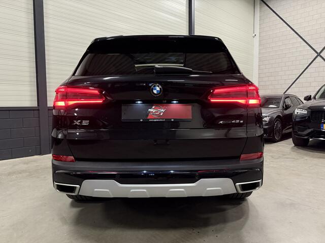 BMW X5 xDrive45e High Exe PANO/H&K/TREKHAAK/LASER/INDIVIDUAL-LEER/HEAD-UP/ACC/MEMORY+VENTILATIE/360CAMERA/ACTIVE-STEERING/BLACK-SAPPHIRE/VOLLEDIGE BMW DEALER OH HISTORIE,NET OH BEURT GEHAD