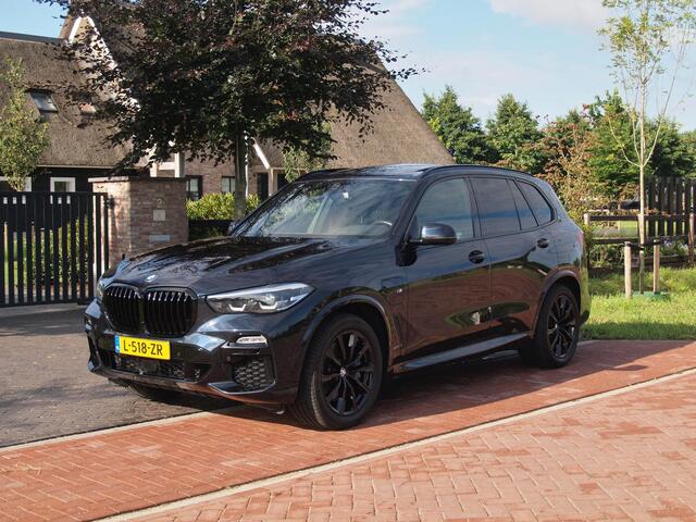 BMW X5 xDrive45e High Executive | M-Pakket | Glazen Panorama-dak | Camera | NL-Auto |