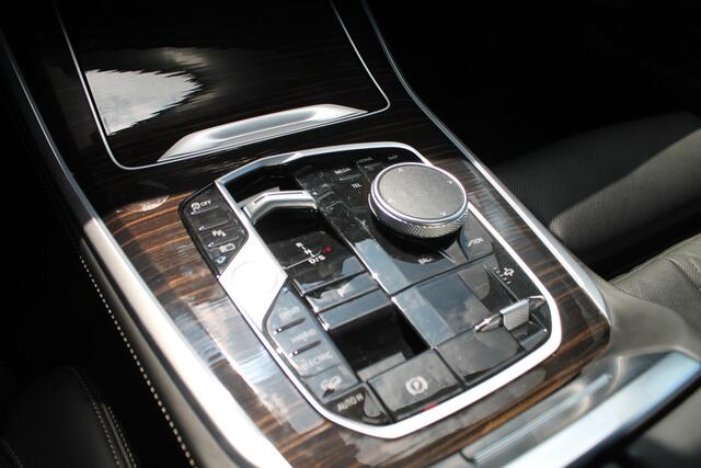 BMW X5 xDrive50e High Executive M Sport / Panoramadak / Trekhaak / Massagefunctie / Stoelventilatie / Parking Assistant Professional / Parking Assistant Professional / Adaptieve LED