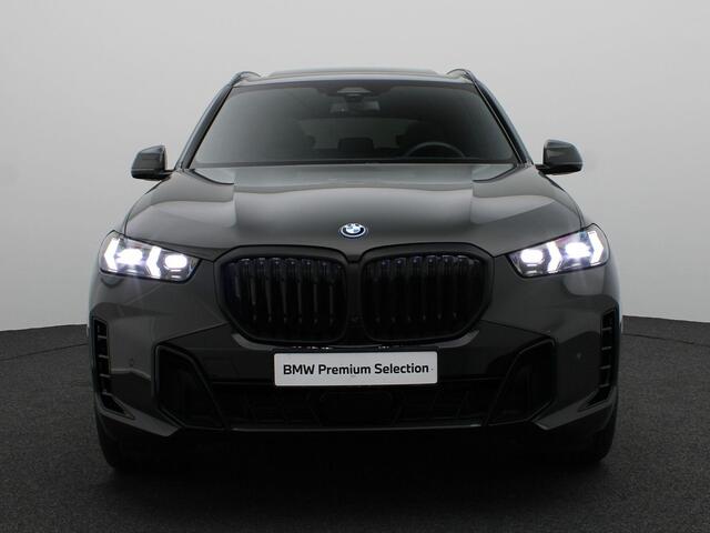 BMW X5 xDrive50e M Sportpakket Pro | Travel Pack | Innovation Pack | Comfort Plus Pack | Exclusive Pack | Comfort Access | Soft Close | Panoramadak | Driving Assistant | Harman Kardon | 22''