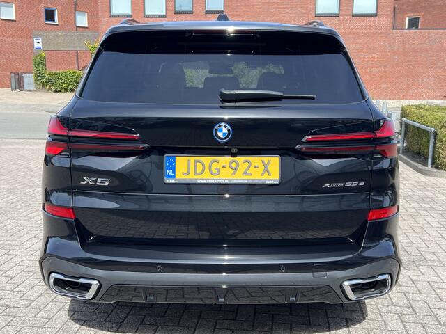 BMW X5 xDrive50e M-Sport Trekhaak Panoramadak Head-Up Display 360 Camera 22 Inch Velgen Luchtvering Live Cockpit Prof Park Assist Porf Stoel + Stuur Verwarming Plug In Hybride 1e Eigenaar Incl. BTW 6-Cilinder 489 pk