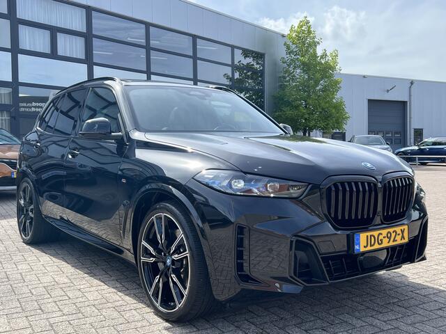 BMW X5 xDrive50e M-Sport Trekhaak Panoramadak Head-Up Display 360 Camera 22 Inch Velgen Luchtvering Live Cockpit Prof Park Assist Porf Stoel + Stuur Verwarming Plug In Hybride 1e Eigenaar Incl. BTW 6-Cilinder 489 pk