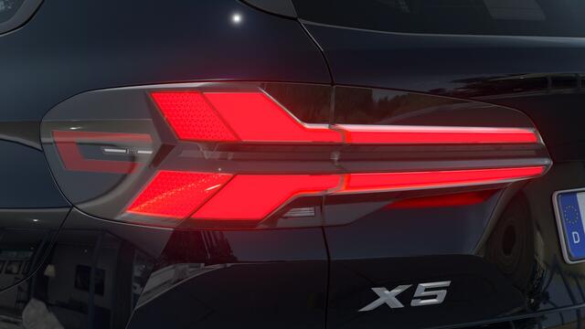 BMW X5 xDrive50e High Executive M Sport Automaat / Panoramadak Sky Lounge / Trekhaak / Massagefunctie / Parking Assistant Professional / Bowers & Wilkins / Soft-Close / Active Steering