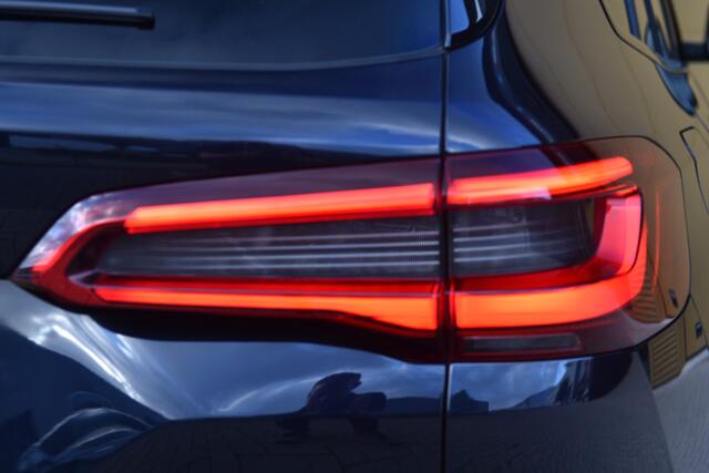 BMW X5 xDrive40i High Executive * Panoramadak Sky Lounge * Comfortstoelen * Stoelmassage * Laserlicht *