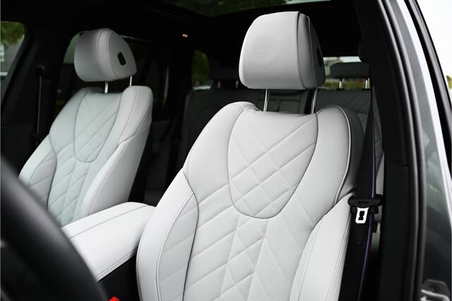 BMW X5 xDrive50e High Executive M Sport Automaat / Panoramadak / Trekhaak / Sportstoelen / Soft-Close / Parking Assistant Professional / Adaptief onderstel / Adaptieve LED / Harman Kardon