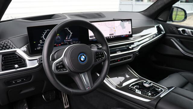 BMW X5 xDrive50e M-Sport Pro | Massage | Harman/Kardon | Soft-Close | Panoramadak | Stoelventilatie | Carbon | Trekhaak | Head-up