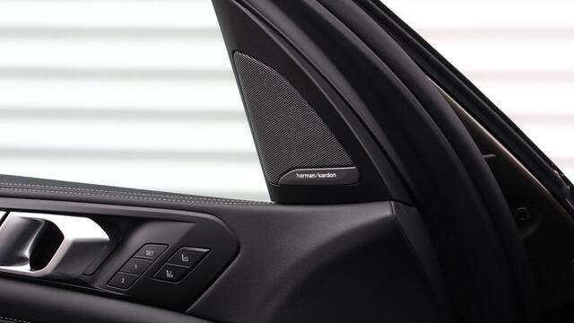 BMW X5 xDrive50e M-Sport Pro | Massage | Harman/Kardon | Soft-Close | Panoramadak | Stoelventilatie | Carbon | Trekhaak | Head-up