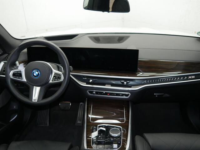 BMW X5 xDrive50e M-Sport | Panorama | 21" | Soft Close | Trekhaak | Comfortzetels met Ventilatie | Harman Kardon | Luchtvering v+a