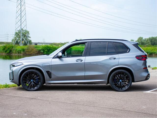BMW X5 xDrive50e Trekhaak | Schuif/kantel Pano | Adapt. Cruise | LED | Massage | Softclose | M sport Pro | Shadow line |