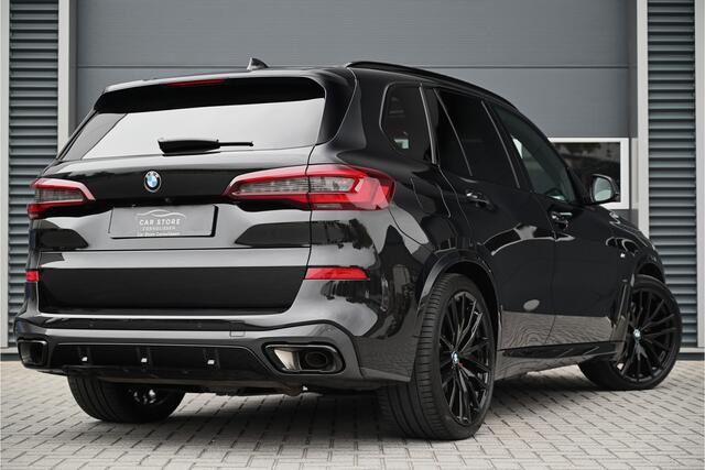 BMW X5 xDrive45e M-SPORT / SKYLOUNGE PANO / M-PERF SEATS / B&W / CARBON / LASER / HUD / 4 WIELSTURING