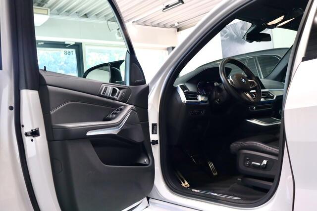 BMW X5 xDrive45e M Sport|PANO|22''|AKRA|AERO Body