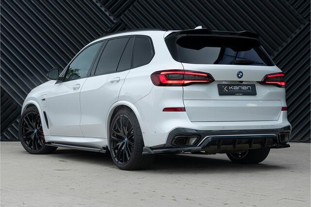 BMW X5 xDrive45e M-Sport ACC Skylounge Mstoelen Headup Achteras Laser Stoelvent Trekhaak